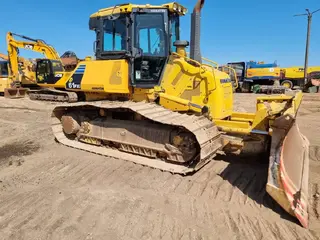 Komatsu 1 tonne D61PXi-23 — Foto 2