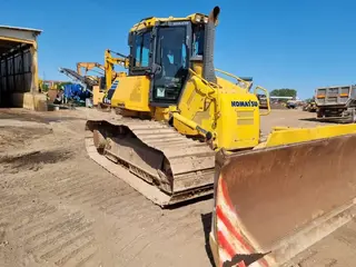 Komatsu 1 tonne D61PXi-23 — Foto 6