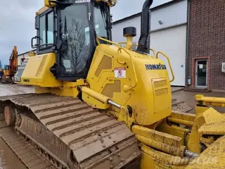 Komatsu 1 tonne D61PXi-24 — Foto 3