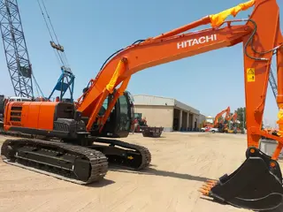 Hitachi ZX200LC-5G — Foto 3