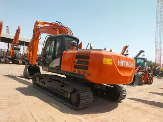 Hitachi ZX200LC-5G — Foto 4