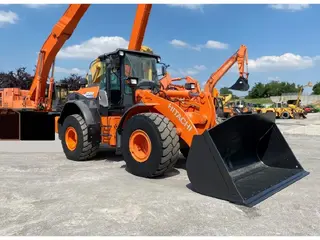 Hitachi ZW220-6 — Foto 2