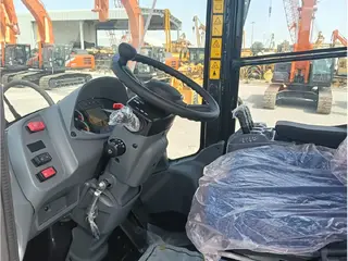 Hitachi ZW310-5A Landcros — Foto 4