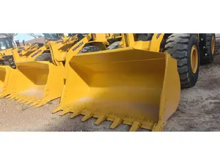 Komatsu WA380-6 — Foto 8