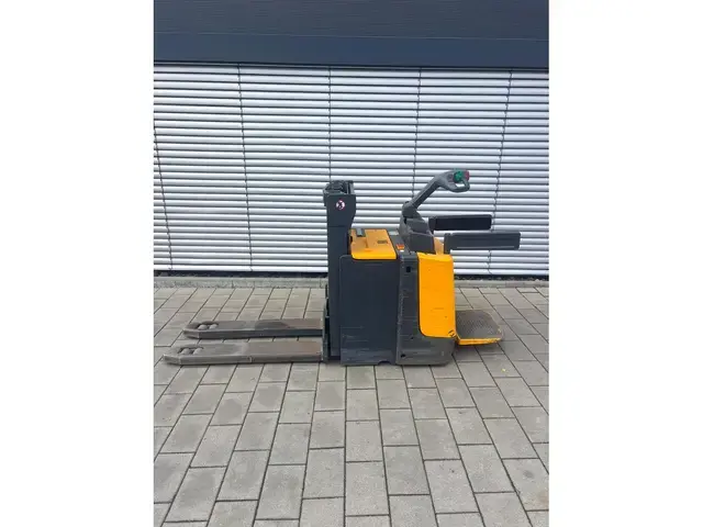 Jungheinrich ERD 220 --> Batterie aus 2019! — Paletių krovikliai — naudotas parduodama | 123Machinery