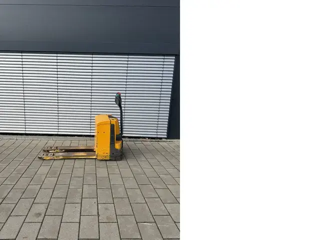 Jungheinrich EJE 118 — Elektriniai paletių vežimėliai — naudotas parduodama | 123Machinery