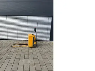 Jungheinrich EJE 118 — Elektriniai paletių vežimėliai — naudotas parduodama | 123Machinery