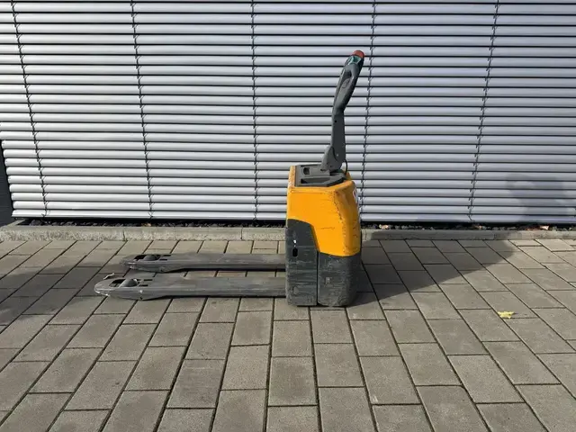 Jungheinrich EME114 - NEUE Batterien 10/2025 — Elektriniai paletių vežimėliai — naudotas parduodama | 123Machinery