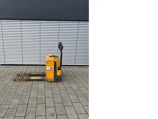 Jungheinrich EJE 116 Batterie aus 2020 — Elektriniai paletių vežimėliai — naudotas parduodama | 123Machinery