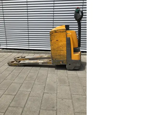 Jungheinrich EJE R 220 R (Rampenfunktion) — Elektriniai paletių vežimėliai — naudotas parduodama | 123Machinery