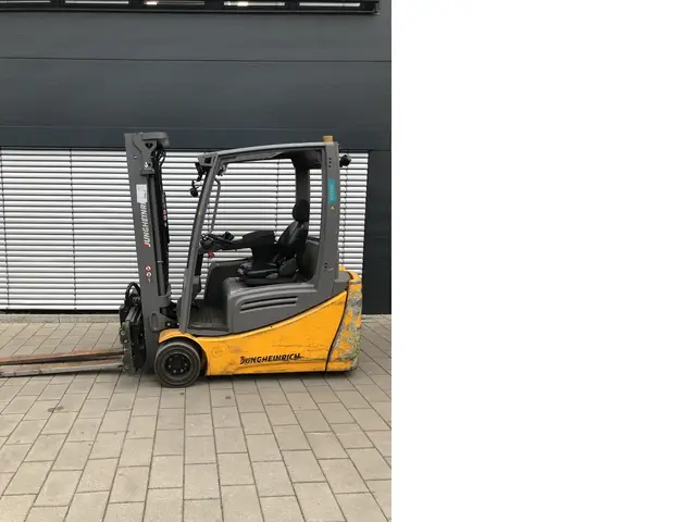 Jungheinrich EFG 220 — Elektriniai šakiniai krautuvai — naudotas parduodama | 123Machinery