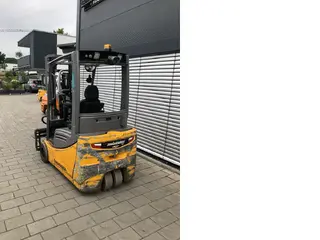 Jungheinrich EFG 220 — Foto 3