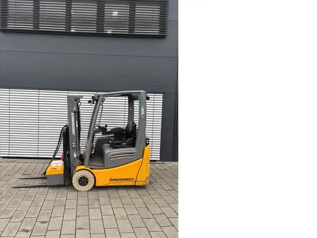 Jungheinrich EFG 215 — Elektriniai šakiniai krautuvai — naudotas parduodama | 123Machinery