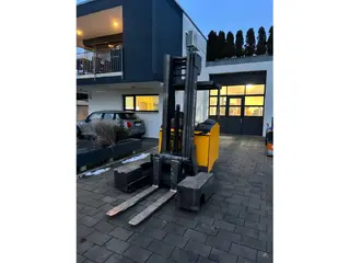 Jungheinrich EFG ETV-Q 25 neue Batterie — Foto 8