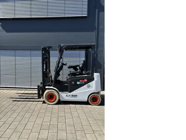 Bobcat EFG B25NS Lithium Vorführgerät — Электрические погрузчики | 123Machinery