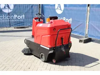 Nilfisk EFG SW 4000 Aufsitzkehrmaschine — Foto 4