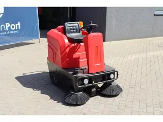Nilfisk EFG SW 4000 Aufsitzkehrmaschine — Foto 7