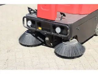 Nilfisk EFG SW 4000 Aufsitzkehrmaschine — Foto 10