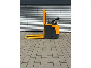 Jungheinrich EFG ERD 220 KLPF — Paletių krovikliai — naudotas parduodama | 123Machinery