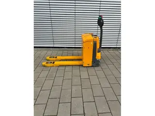 Jungheinrich EFG EJE 116 (Batterie aus 2021) — Elektriniai paletių vežimėliai — naudotas parduodama | 123Machinery