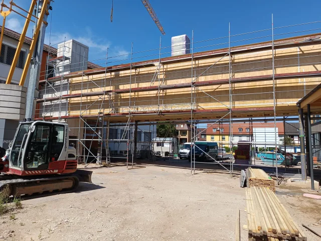Layher Stahlgerüst für Neubau – Großprojekte — Леса строительные | 123Machinery
