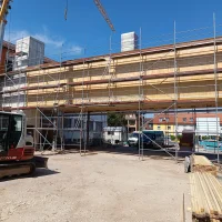 Layher Stahlgerüst für Neubau – Großprojekte — Pastoliai — naudotas nuomojama | 123Machinery
