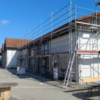 Layher Fassadengerüst für Hallen & Industrie — Pastoliai — naudotas nuomojama | 123Machinery