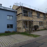 Fassadengerüst mit Treppenturm – öffentliche Bauten — Pastoliai — naudotas nuomojama | 123Machinery