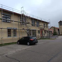 Fassadengerüst mit Treppenturm – öffentliche Bauten — Foto 3
