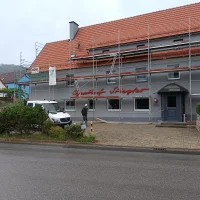 Layher Fassadengerüst mit Dachfanggerüst — Pastoliai — naudotas nuomojama | 123Machinery