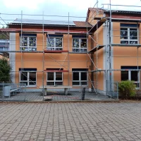 Layher Fassadengerüst für Schule & Photovoltaik-Montage — Pastoliai — naudotas nuomojama | 123Machinery