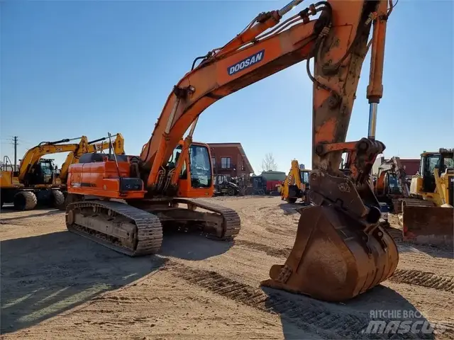 Hitachi ZAXIS 210LC — Vikšriniai ekskavatoriai — naudotas parduodama | 123Machinery