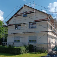 Layher Fassadengerüst für Wohn- & Mehrfamilienhäuser — Foto 2