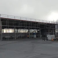 Layher Fassadengerüst für Lager- & Unterstellhallen — Foto 3