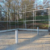 Freistehendes Layher Arbeits- & Schutzgerüst — Pastoliai — naudotas nuomojama | 123Machinery
