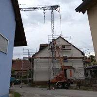 Fahrbarer Turmdrehkran für Bau & Sanierung — Savistatės bokštiniai kranai — naudotas nuomojama | 123Machinery