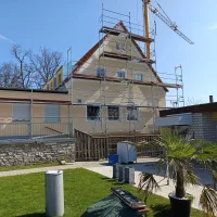 Turmdrehkran für Dachdecker & Gerüstbau — Savistatės bokštiniai kranai — naudotas nuomojama | 123Machinery