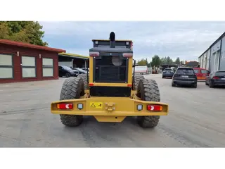 Cat BW 213 DH-5 DT-75 class crawler dozer — Foto 9