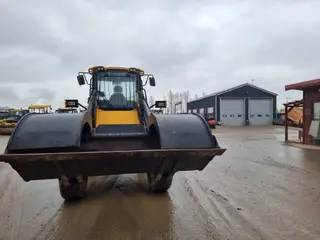 JCB 411 L180C — Foto 7