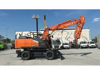 Hitachi ZX220W-7 — Foto 2