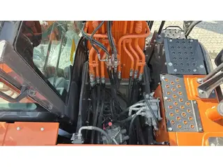 Hitachi ZX220W-7 — Foto 7