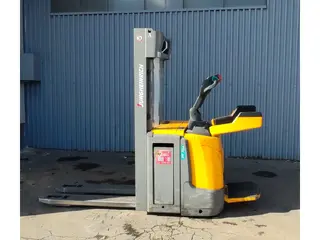 Jungheinrich ERC 216z / 2018y/ initiallift/ 7761h — Paletių krovikliai — naudotas nuomojama | 123Machinery