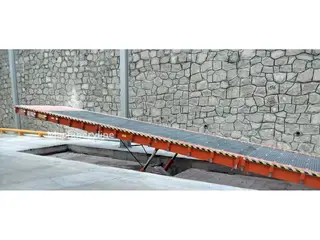 Saurus LOADED FROM AND BUILT IN FLOOR RAMP — Foto 10
