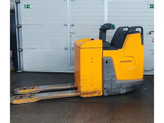 Jungheinrich ERE 225 2t/ batt2023 — Электрические тележки | 123Machinery