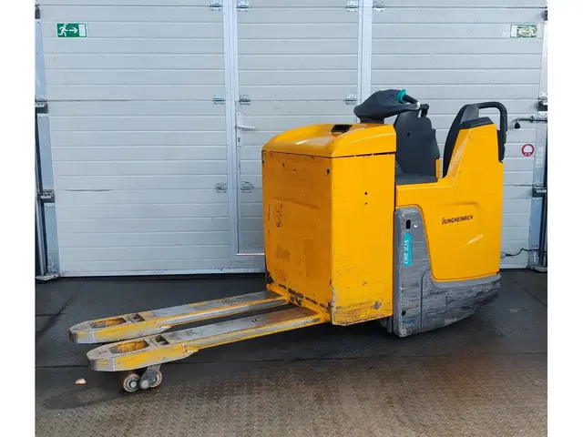 Jungheinrich ERE 225 batt2025/ 2t — Электрические тележки | 123Machinery