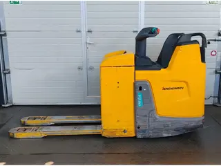 Jungheinrich ERE 225 batt2025/ 2t — Foto 3