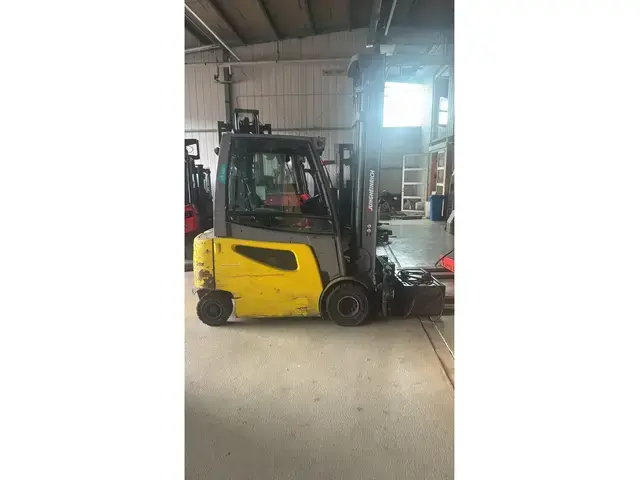 Jungheinrich EFG425K (Batt 2024 Bj) — Elektriniai šakiniai krautuvai — naudotas parduodama | 123Machinery