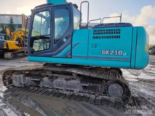 Kobelco 349 SK210LC-9 — Foto 6