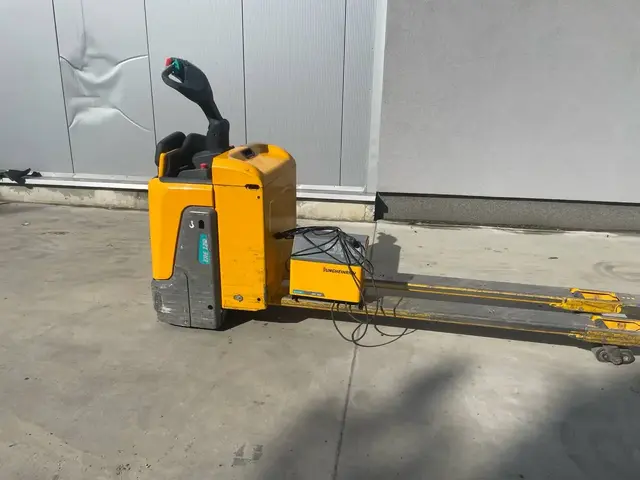 Jungheinrich ERE 120 2400mm 50% batt — Электрические тележки | 123Machinery