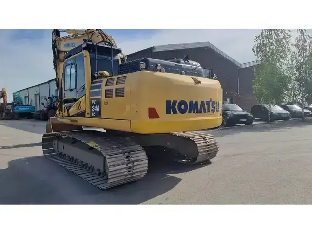 Komatsu 349 PC240LC — Гусеничные экскаваторы | 123Machinery
